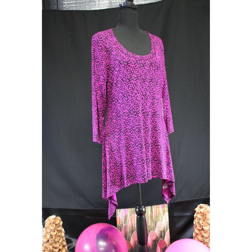 Chaus New York / Tunic /(Size Large)  Fuchsia and Black animal print